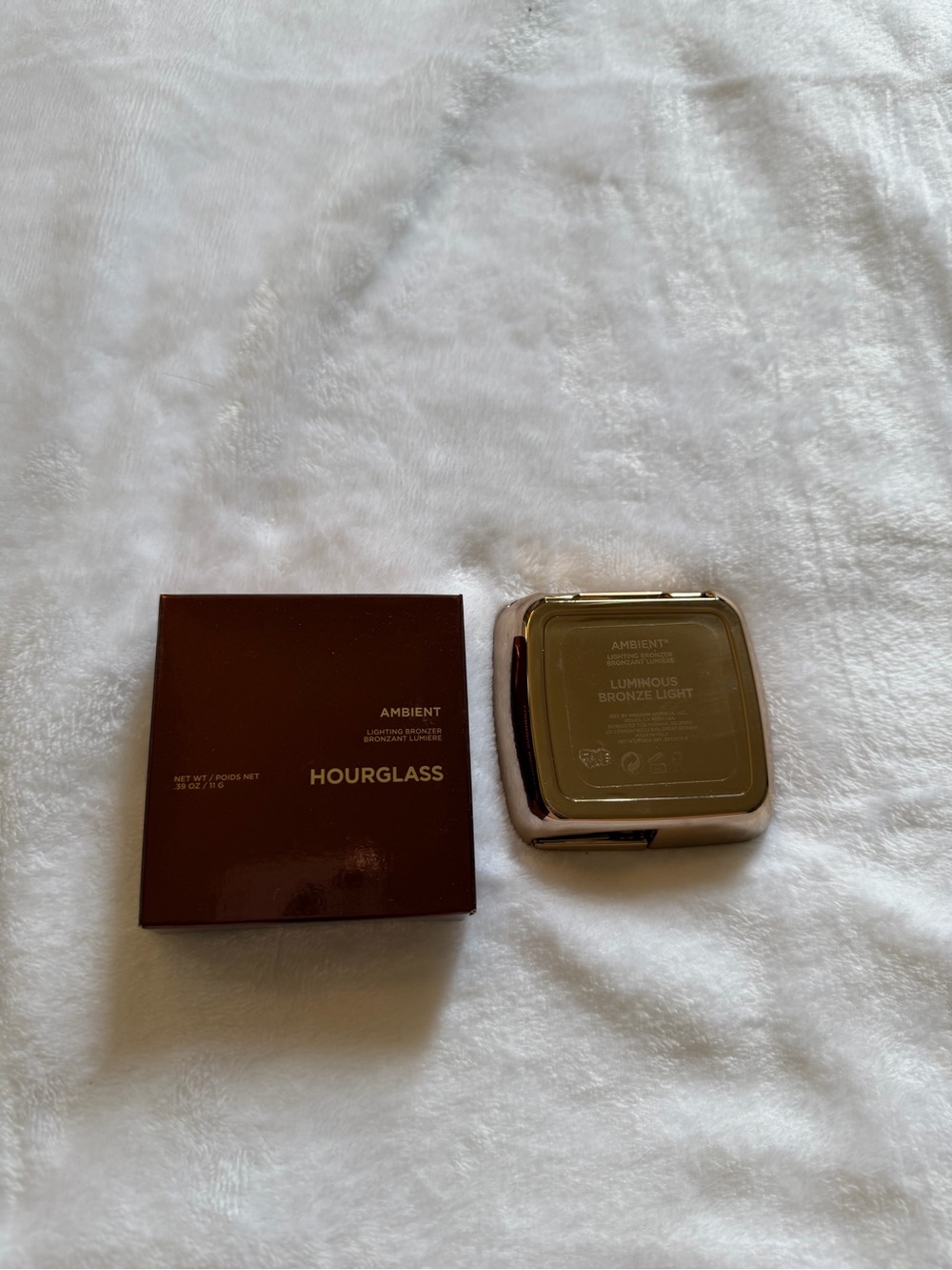 Hourglass bronzer in Luminous Bronze Light - Picture 3 of 4